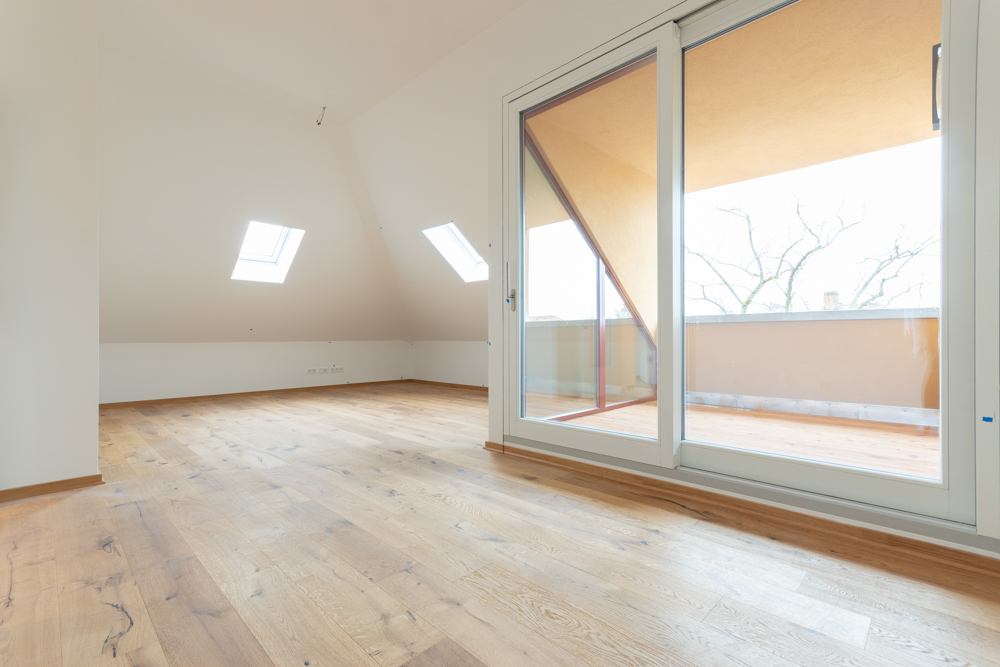 Gemütliche Dachgeschosswohnung mit Loggia| Bad mit Wanne | Gäste-WC | Stellplatz | Aufzug