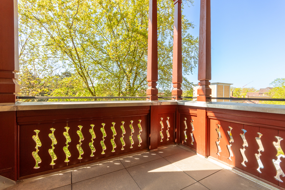 Grosszügige Dachgeschoss-Wohnung | Balkon | Tageslichtbad | Parkett | Stellpatz | Aufzug