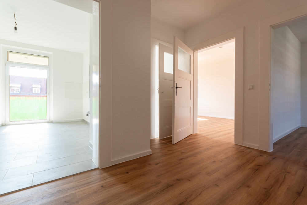 Helle frisch sanierte Wohnung mit Balkon | Tageslichtbad mit Badewanne