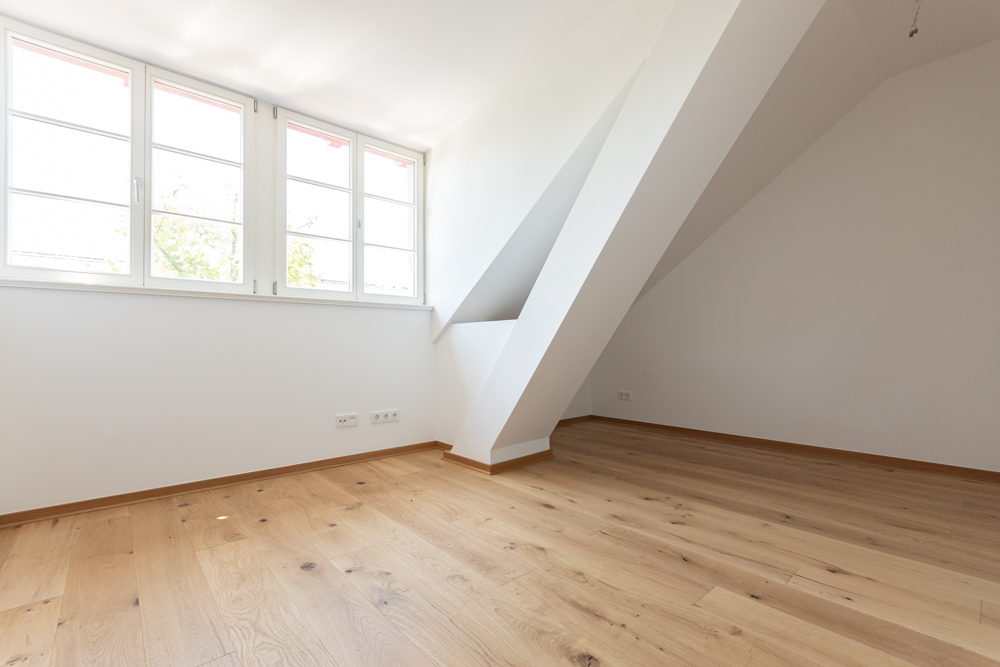 Hochwertige Dachgeschosswohnung mit Loggia | Offene Küche | HWR | Parkett | 2 Bäder | Stellplatz