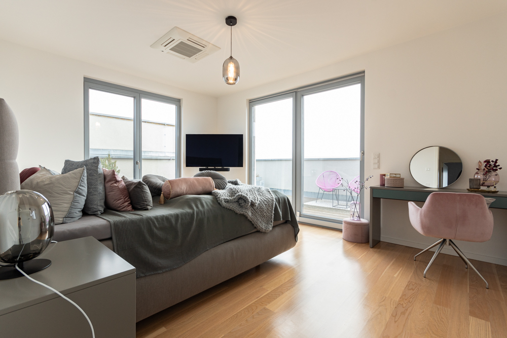Voll möbliert – LUXUS Penthouse mit Panoramablick | Große Terrasse | Sauna | 2 Bäder | Stellplätze