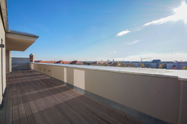 Penthouse mit allem, was das Herz begehrt – Nicht einsehbar !!| Sauna | 2 Bäder | Stellplätze |