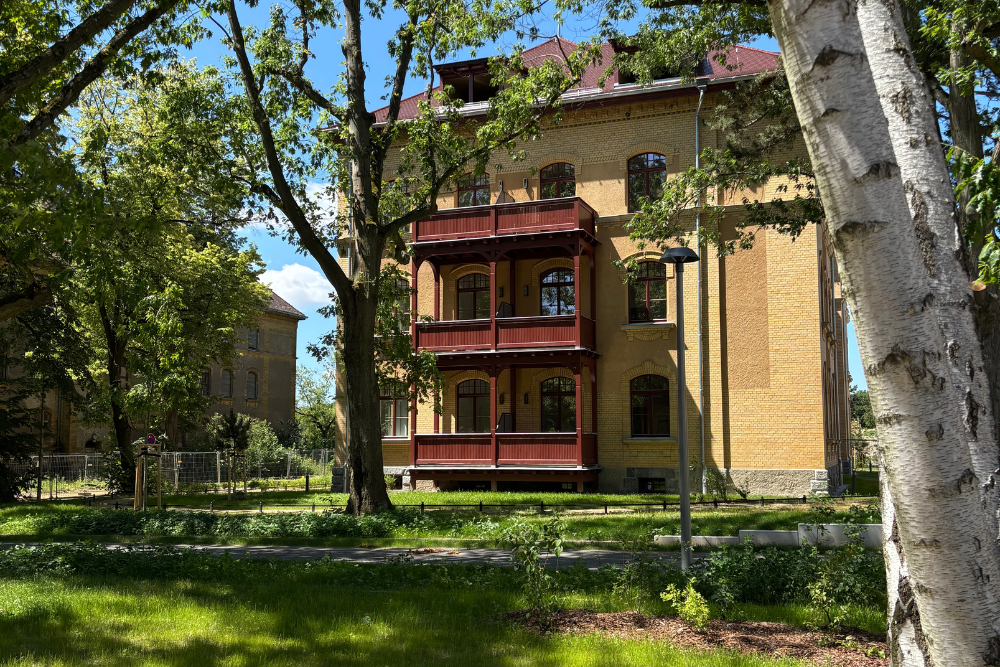 Familienwohnung mit Platz zum Arbeiten | Balkon | 2 Bäder | Offene Küche | HWR | Aufzug | Stellplatz