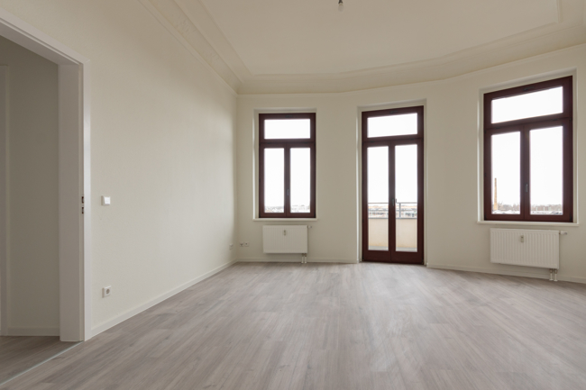 Single Wohnung mit Balkon in ruhiger Lage | offene Küche | Laminat | Bad mit Dusche