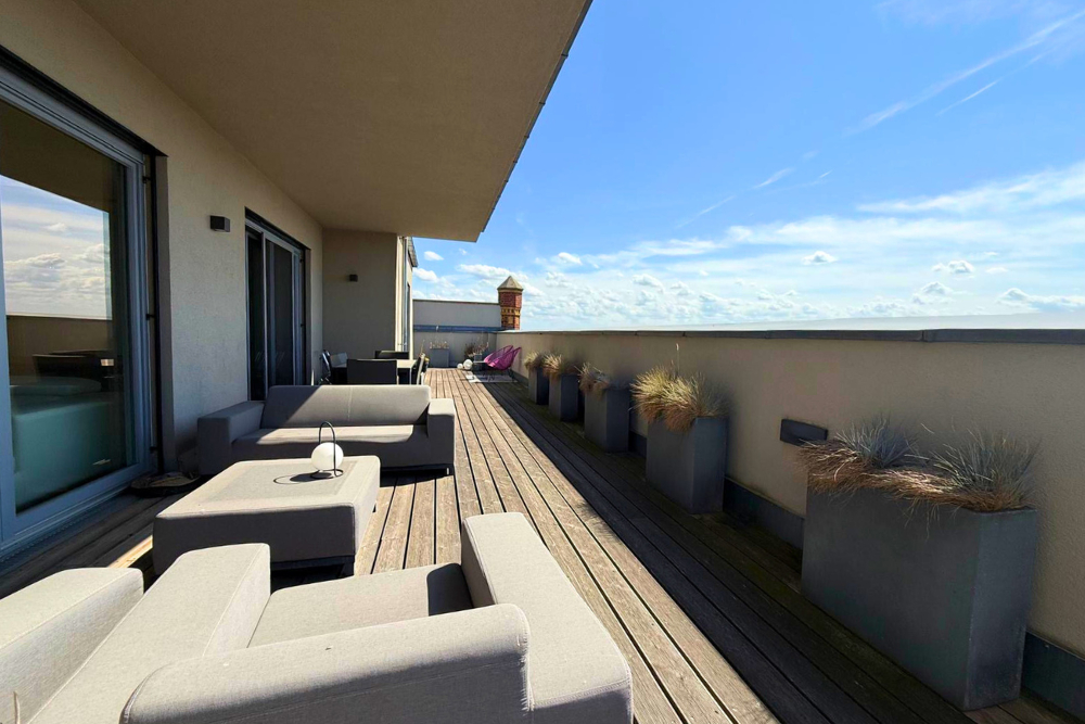 Penthouse mit großer Terrasse – Nicht einsehbar !!| Sauna | 2 Bäder |Klimatisiert |Einbauküche …