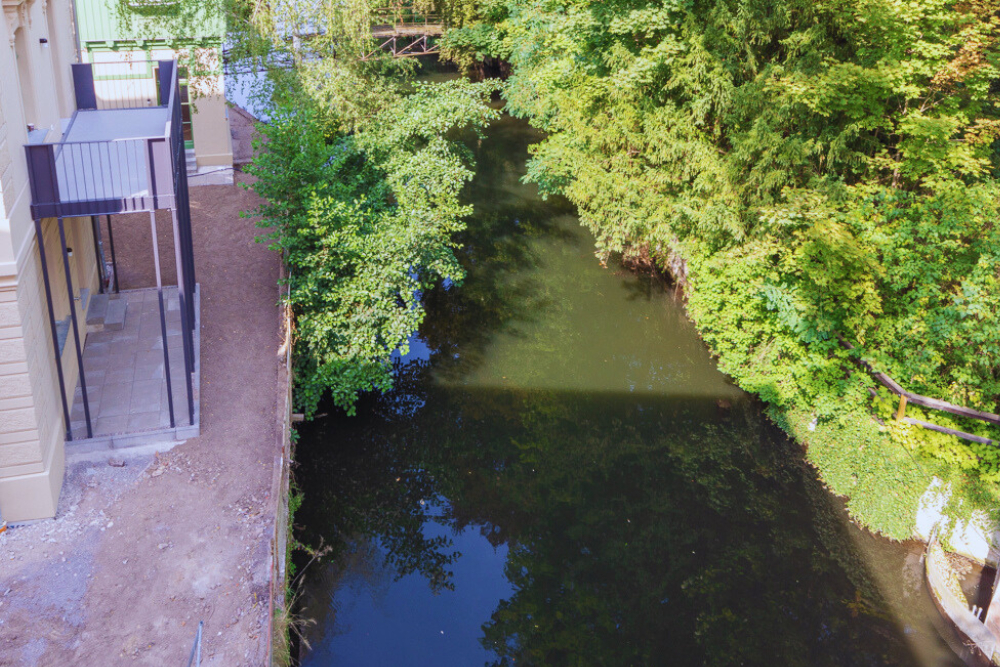 Wohnen mit Wasserblick | Historisches Ensemble | 2 Balkone| 2 Bäder | Parkett | Fußbodenheizung
