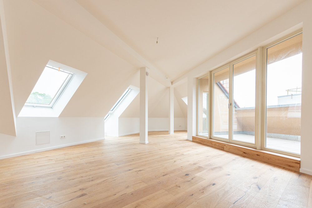 Traumhafte Dachgeschosswohnung | Tageslichtbäder | Loggia | Abstellraum | Echtholzparkett