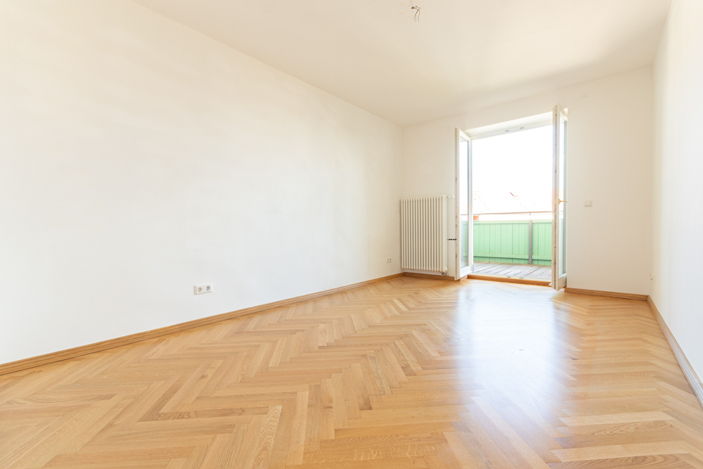 Helle Traumwohnung am Bretschneiderpark | 2 Balkone | Aufzug | Parkett