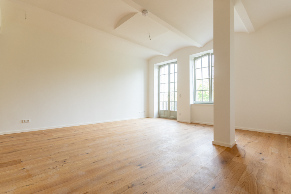 Wohnung im Loftstil am Wasser | Großer Balkon | Offene Küche | 2 Bäder| Abstellraum | Stellplatz