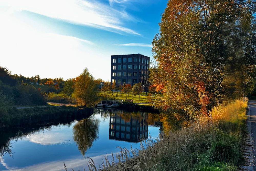 Hafen 1 – Exklusive Dachgeschoss-Wohnung | Loggia | Parkett | Fußbodenheizung | Offene Küche | Aufzug