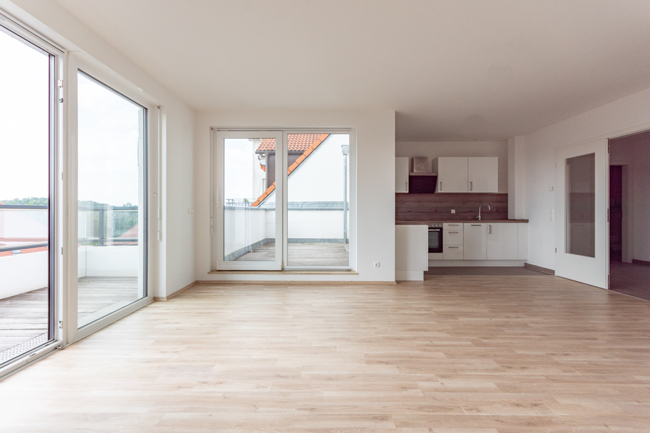 Helle Dachgeschosswohnung über 2 Etagen |Einbauküche | vier Terrassen | Bezugsfrei