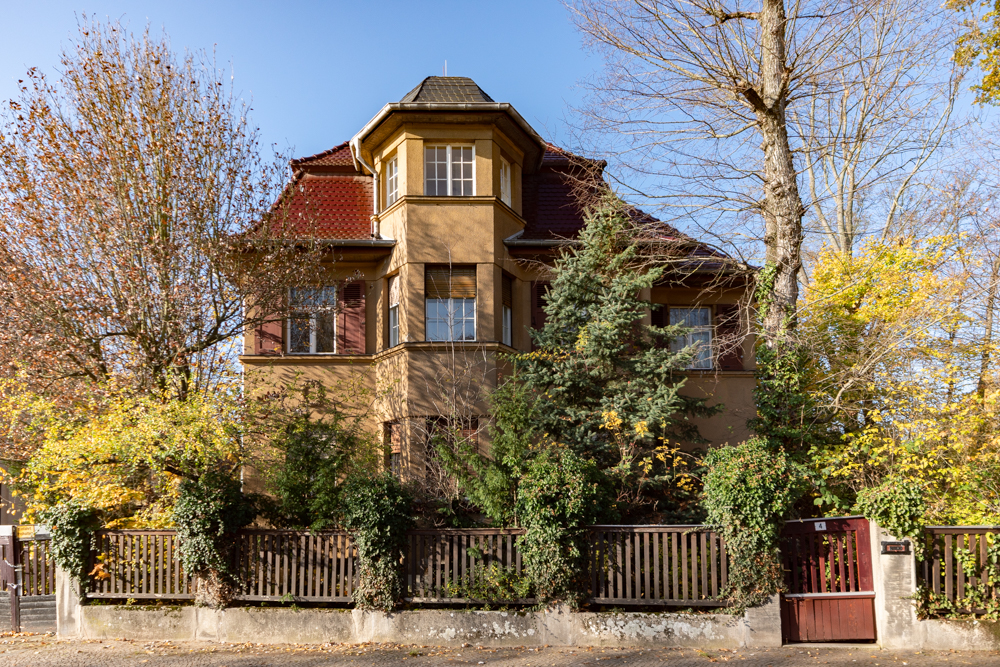 Unsaniertes Schmuckstück in ausgezeichnetem Zustand – teilbares Grundstück