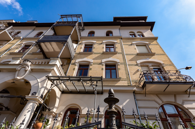 Traumwohnung in TOP Lage – Südvorstadt | 2 Balkone | Parkett | Tageslichtbad | Stuck