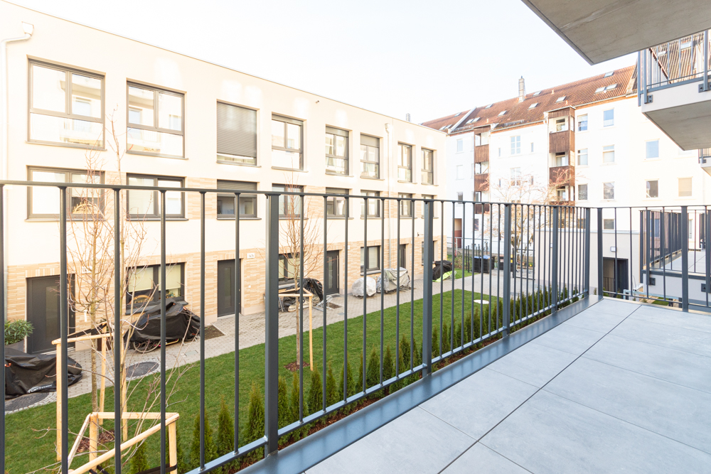 Helle Wohnung mit großem Balkon und Einbauküche | Aufzug & Stellplatz | Erstbezug