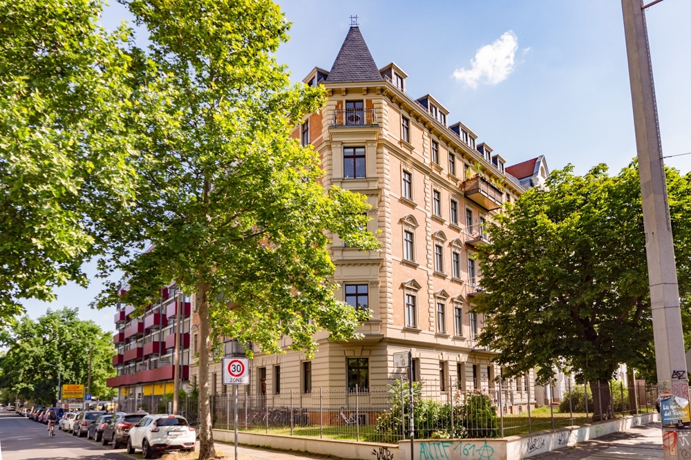 Stilvolle Stadtwohnung im Graphischen Viertel | mit großem Balkon & Aufzug