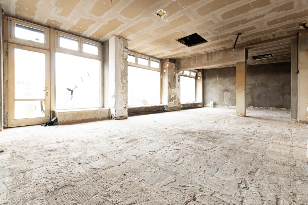 Individuell gestaltbare Gewerbeeinheit mit großen Schaufenstern