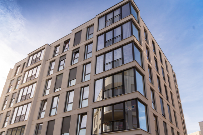 Helle City-Wohnung mit Einbauküche | Panoramafenster | Fußbodenheizung | Aufzug |Stellplatz mgl.