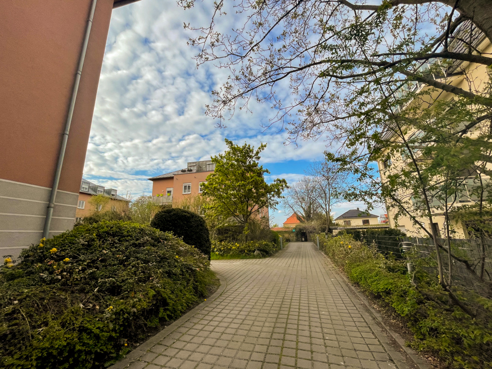 Ruhige Lage im Hinterhaus | Laminatboden | Balkon | Tageslichtbad | Abstellräume | Stellplatz mgl.