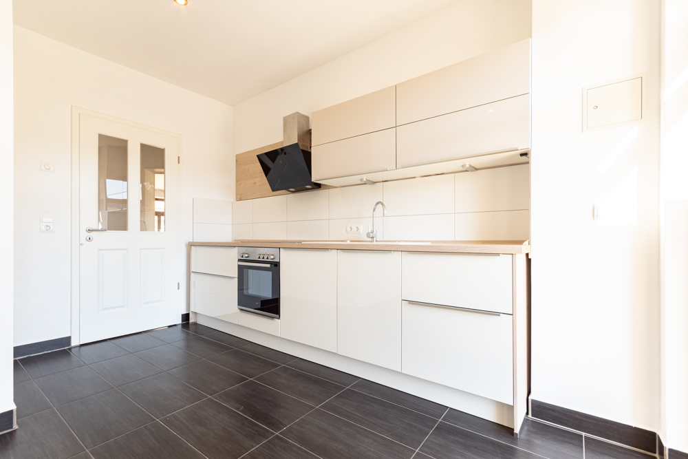 Charmante Altbauwohnung mit modernem Komfort | Hochwertige Einbauküche | Tageslichtbad | Stellplatz