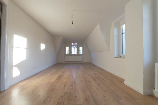 Gemütliche & ruhig gelegene Wohnung | Tageslichtbad mit Badewanne | Laminatboden | offene Küche