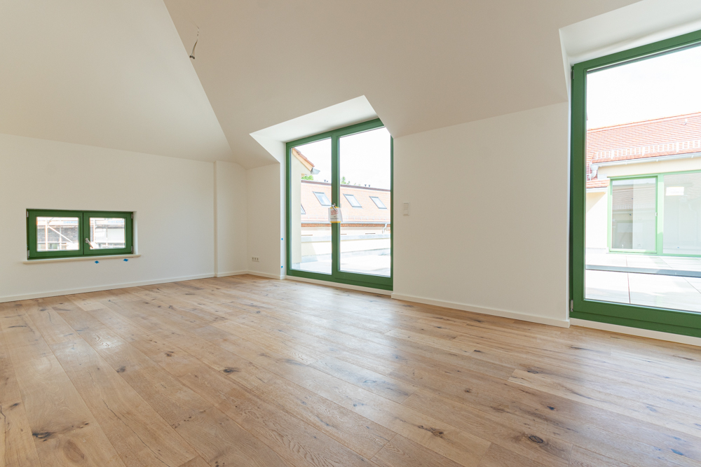 Erstbezug im Dachgeschoss mit Dachterrasse | 2 Tageslichtbäder | Abstellraum | Echtholzparkett