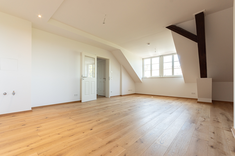 Ein Zuhause zum Durchatmen: helles Dachgeschoss mit Loggia | Fußbodenheizung | Aufzug | Stellplatz