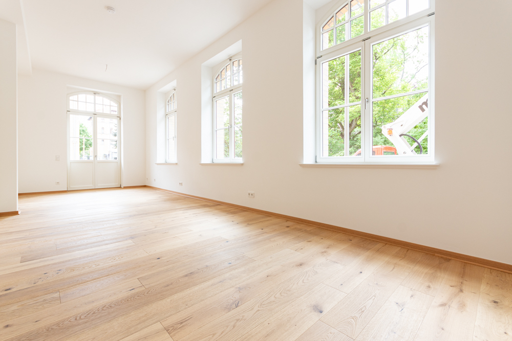 Wohn(Traum) mit großer Terrasse | HWR | Offene Küche | 2 Bäder | Echtholzparkett | Stellplatz