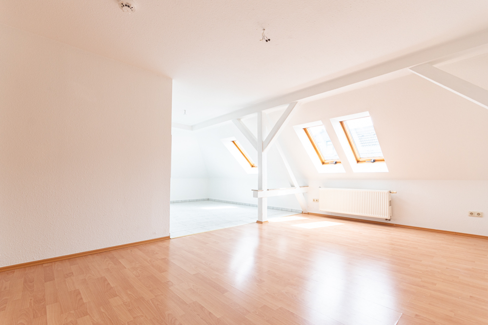 Helle Dachgeschoss-Wohnung | Ruhige Wohnlage | Tageslichtbad mit Wanne