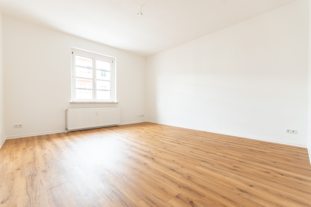 Schön geschnittene 3 Zimmer mit Balkon | Tageslichtbad mit Dusche | ruhig gelegen | neuer Vinylboden