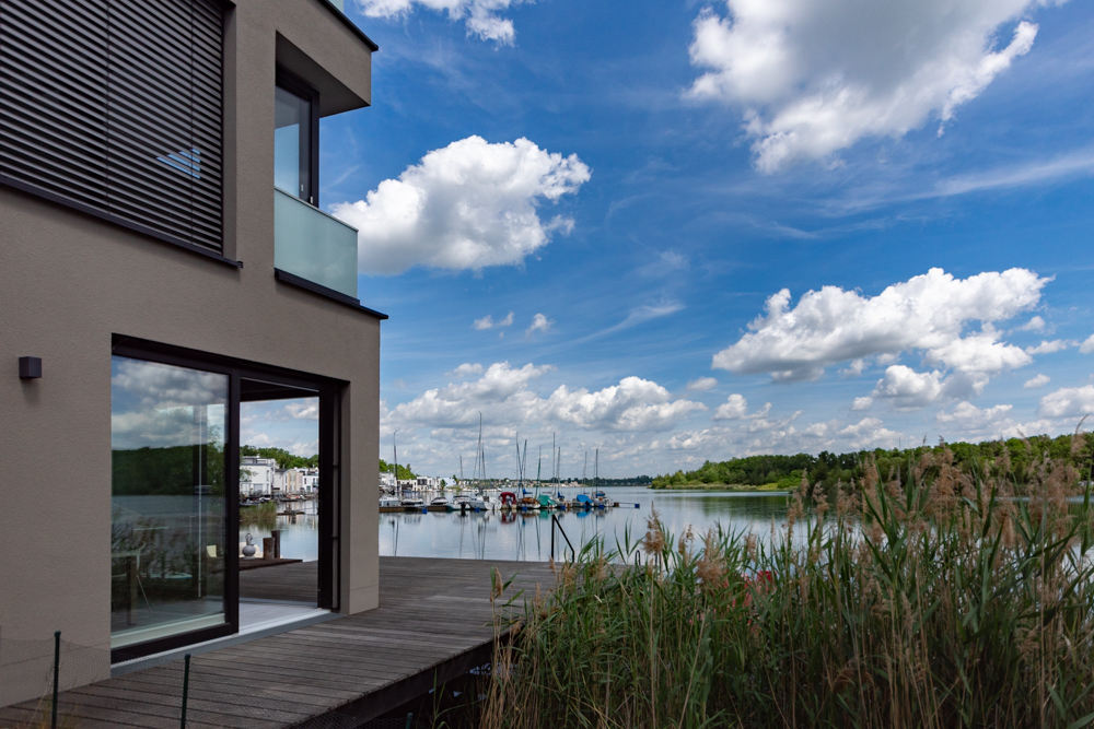 Einmalige Gelegenheit – Haus am See | Eigener Bootsanlegesteg | Kamin | 4 Terrassen | 2 Stellplätze
