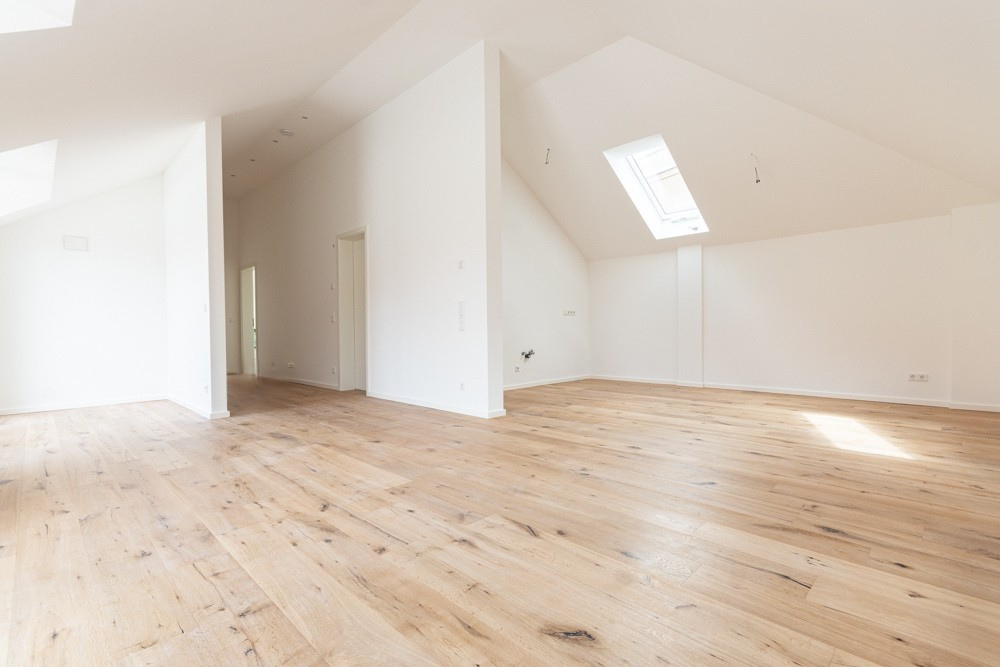 Erstbezug im Dachgeschoss mit Dachterrasse | 2 Tageslichtbäder | Abstellraum | Echtholzparkett