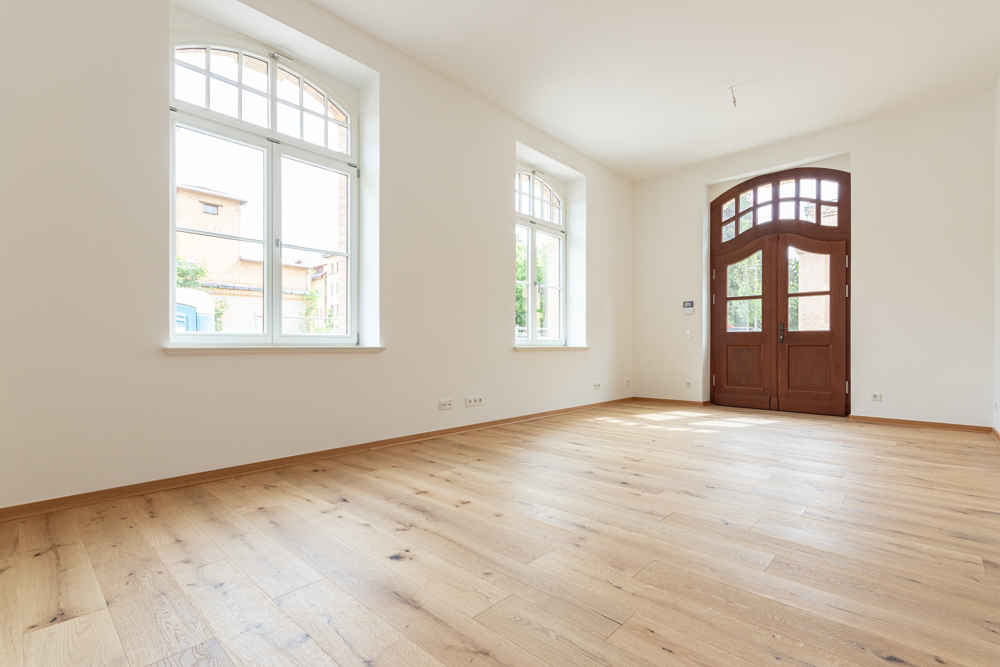 Wohn(Traum) mit großer Terrasse | HWR | Offene Küche | 2 Bäder | Echtholzparkett | Stellplatz