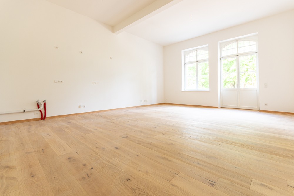 Stilvolles Wohnen im Grünen | Zwei Bäder | Balkon| HWR | Echtholzparkett | Aufzug | Stellplatz