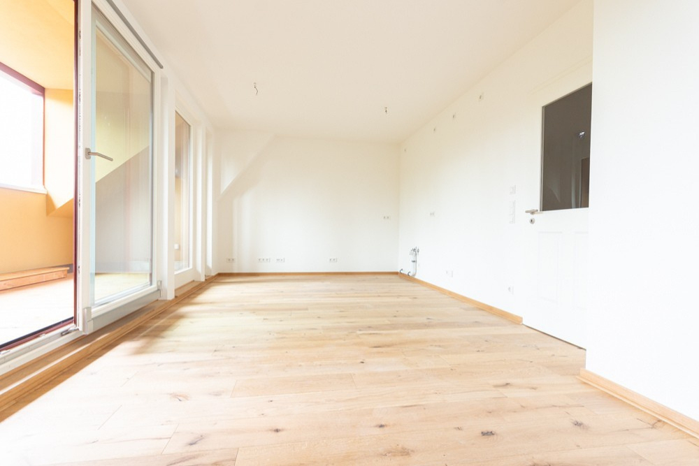 Stilvoll & naturnah wohnen: Charmante Dachgeschoss-Wohnung mit Loggia im Leipziger Süden