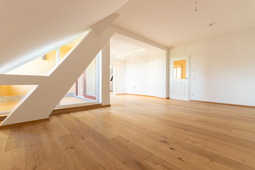 Charme trifft Komfort | Hochwertige Dachgeschosswohnung mit Loggia | Offene Küche | Stellplatz