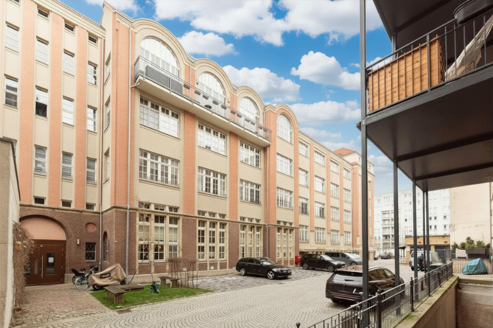 Großzügiges Loft mit Balkon| Aufzug | Parkett | 2 Bäder | Kaminanschluss | bezugsfrei