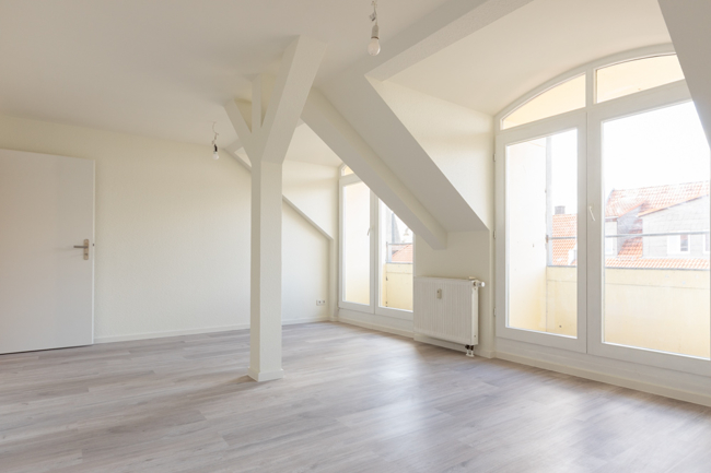 Gemütliche Dachgeschosswohnung mit Loggia | Separate Küche | Laminat | verfügbar ab 01.11.26