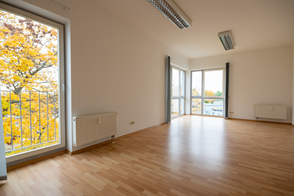 Geräumige & Helle 2-Zimmer-Wohnung mit Tageslichtbad in Lindenthal| Aufzug und Tiefgarage