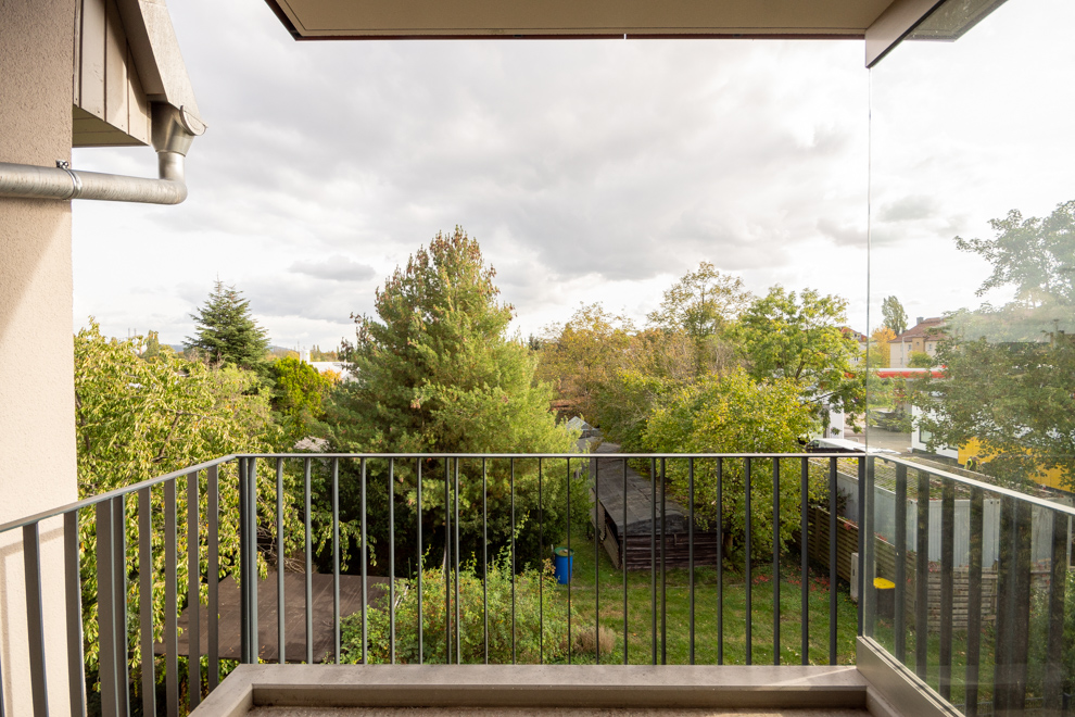Balkon | Fußbodenheizung | Einbauküche | Bad mit Dusche | Tiefgarage | ab sofort